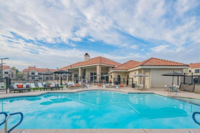 Steps away to TPC Golf & Min to Shopping District-H2057
